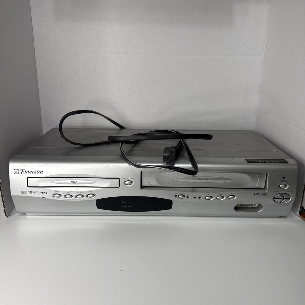 Emerson EWD2203 DVD/VCR Player - USED Working condition (both sides) NO REMOTE